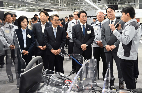 - 총 3,200억 원 투입. 기아 RE100(전력 100% 재생에너지 전환) 달성 위한 대표적 사례. 경기도 추진 친환경·탄소중립 산업정책 방향 