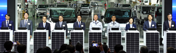 이날 행사에는 김동연 경기도지사를 비롯해 김민석 국무총리, 정의선 현대자동차그룹 회장, 송호성 기아 사장, 정명근 화성시장 등 주요 인사  내빈등이 참석 기공식 퍼포먼스를 하고 있다 